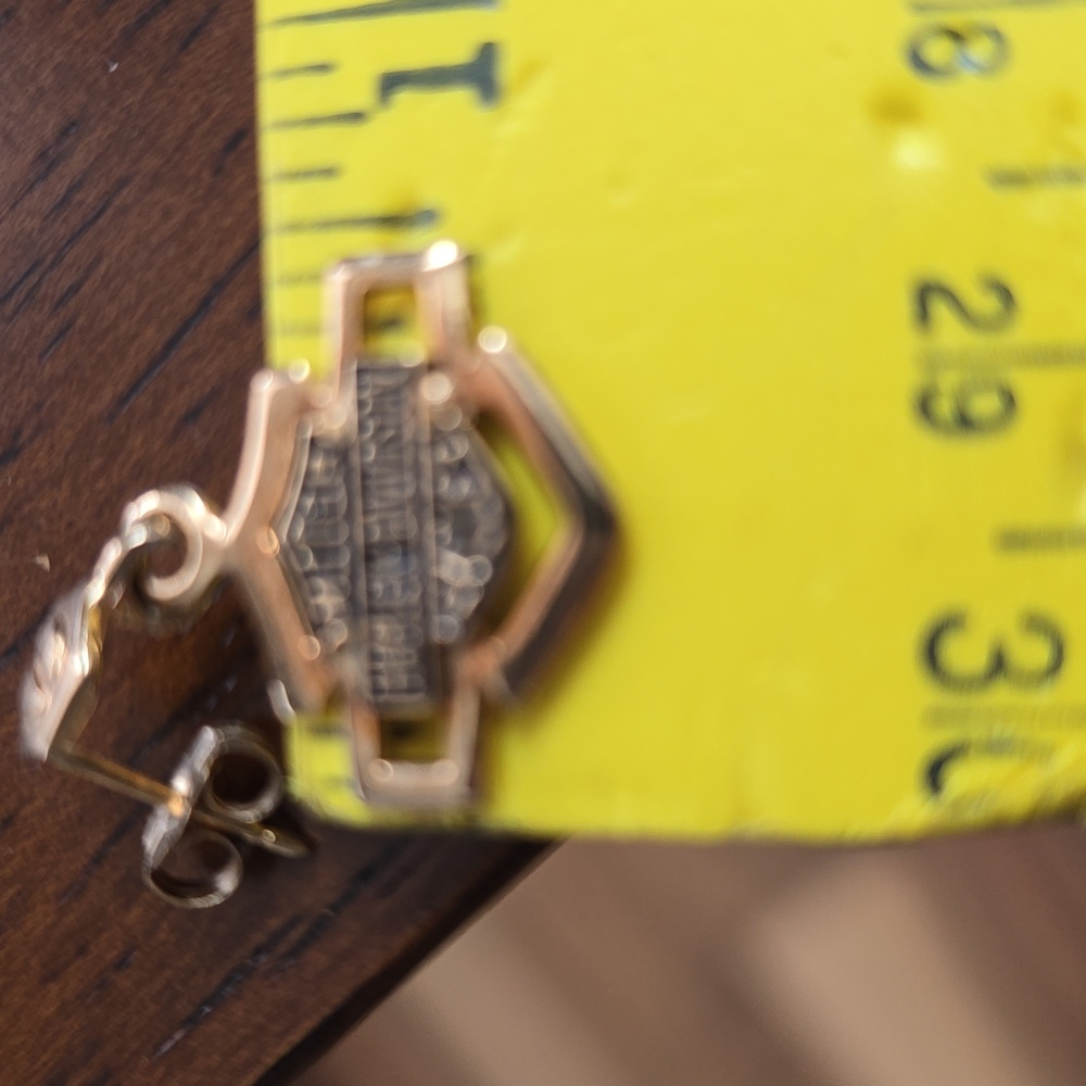 HOST PICK. FIRM ON PRICE. Vintage Harley-Davidson 10k Gold Shield Earrings - Picture 6 of 7